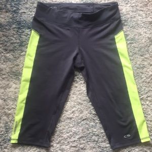 ACTIVE WEAR CAPRI CHAMPIONS SIZE M